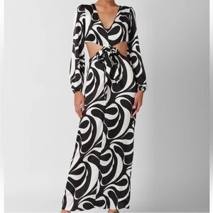 Forever 21 Long Sleeve Open Side Maxi Dress | Black & White | Size: M | Women
